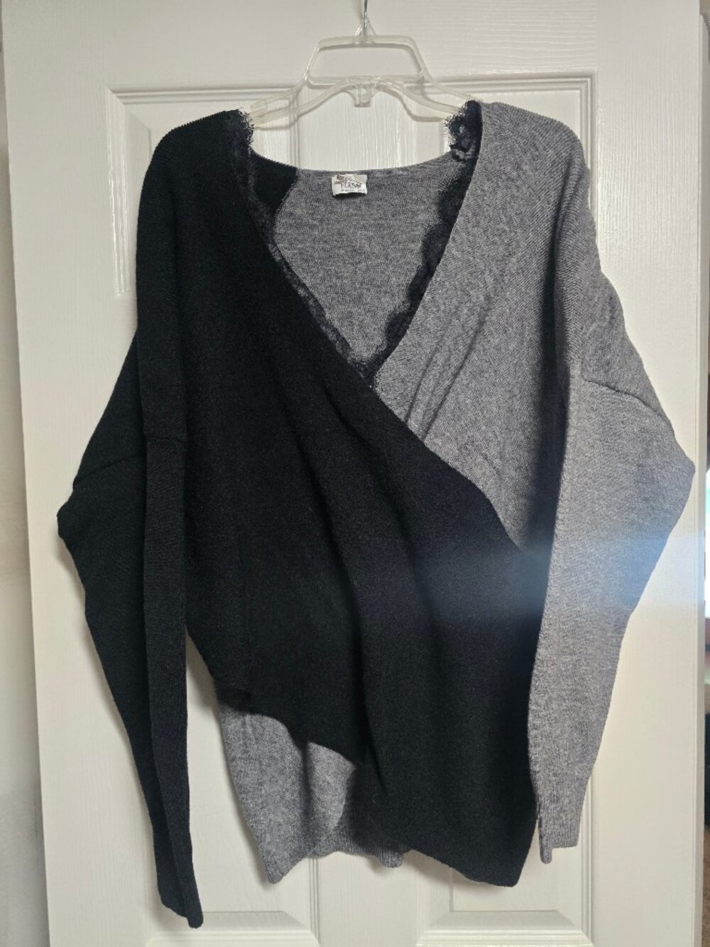 Plus Size XXL Colorblock Wrap Sweater Gray Black Lace Trim V-Neck Boho GUC